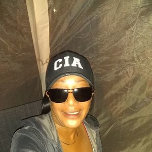 Meet your Posher, Carla